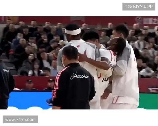 深圳十连胜受挫约翰逊伤退下场